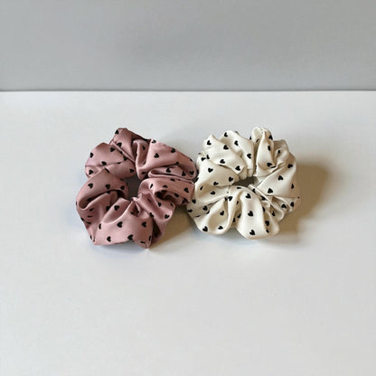Scrunchie με μικρές καρδούλες