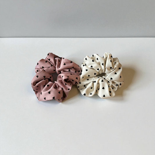 Scrunchie με μικρές καρδούλες