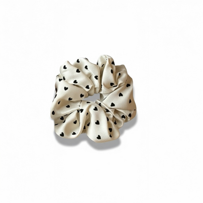 Scrunchie με μικρές καρδούλες