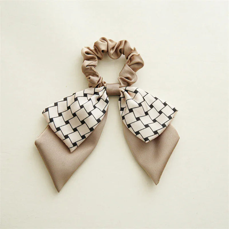Scrunchie με φιόγκο και μοτίβο