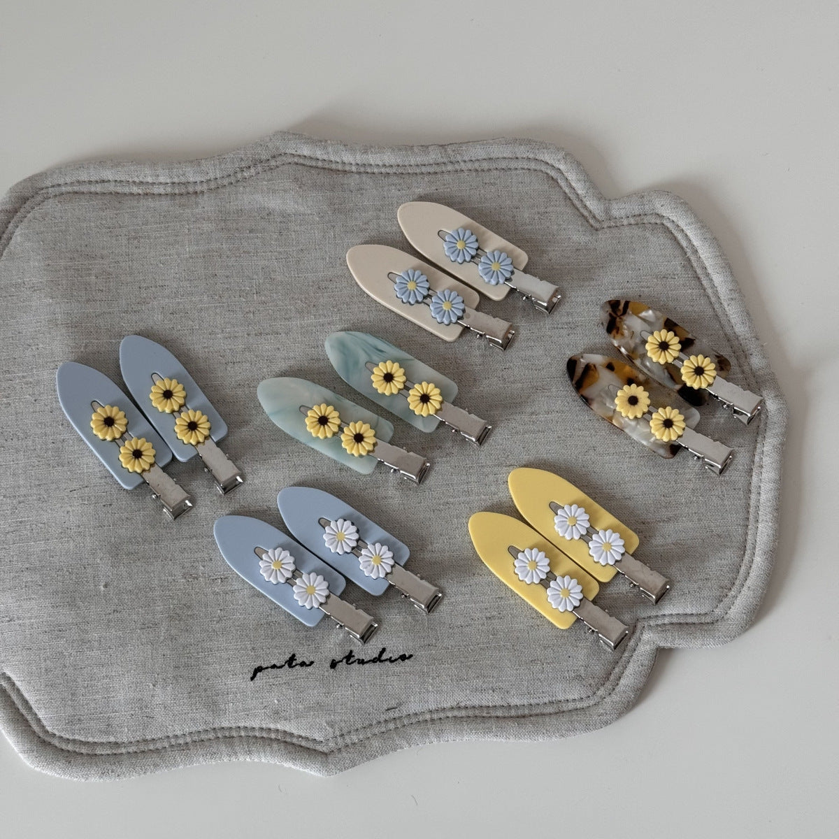 Κλίπ μαλλιών με μαργαρίτες